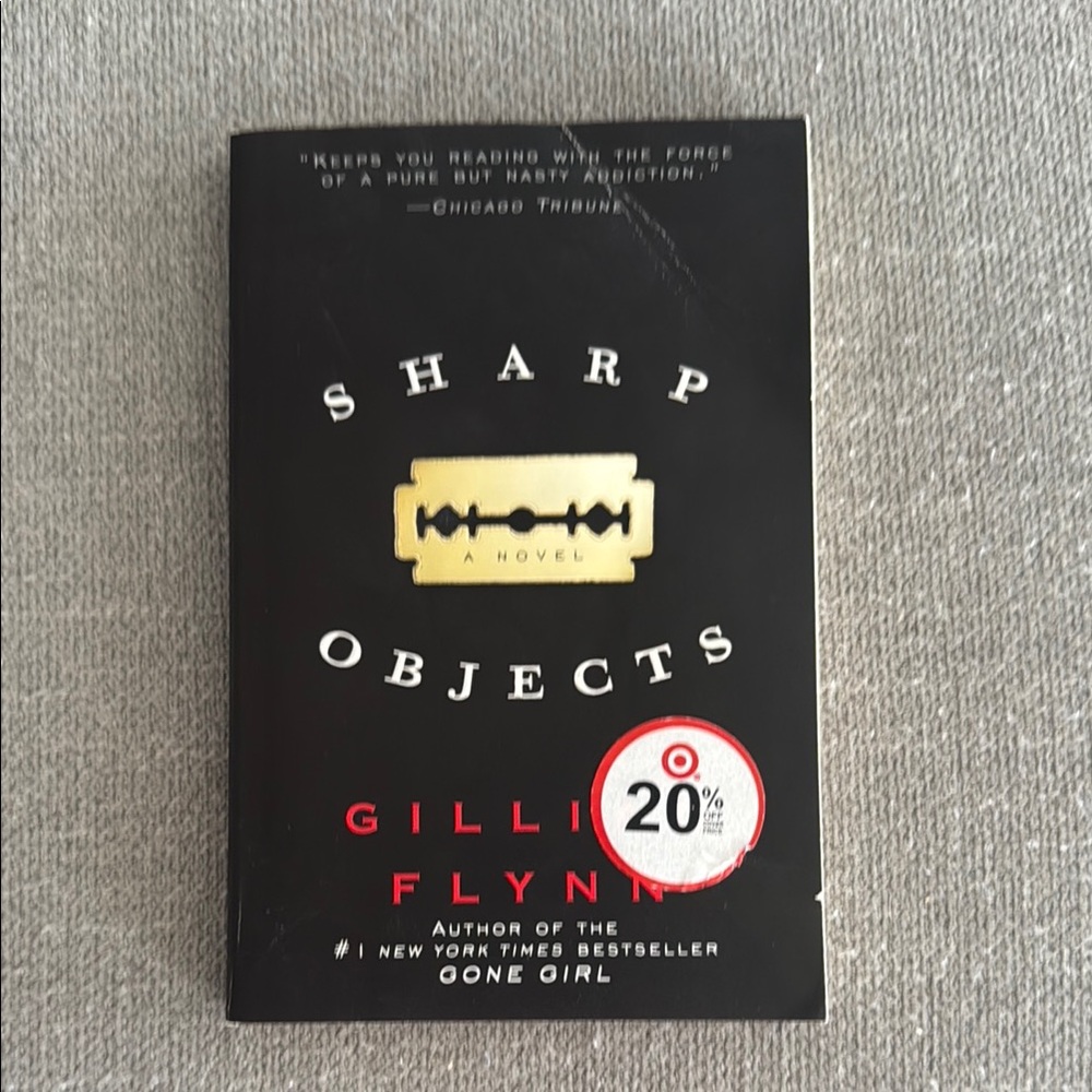 Sharp Objects by Gillian Flynn Book